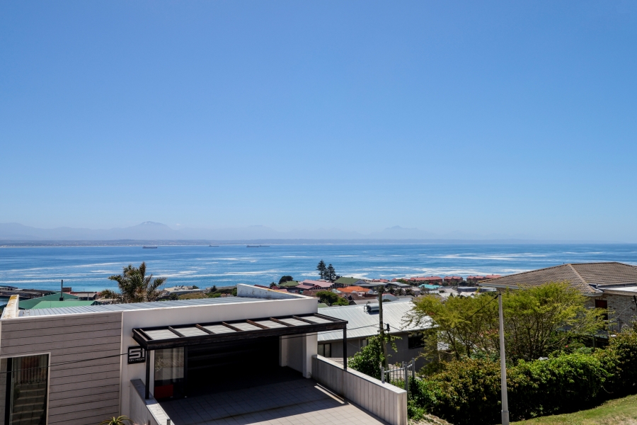 6 Bedroom Property for Sale in Mossel Bay Central Western Cape